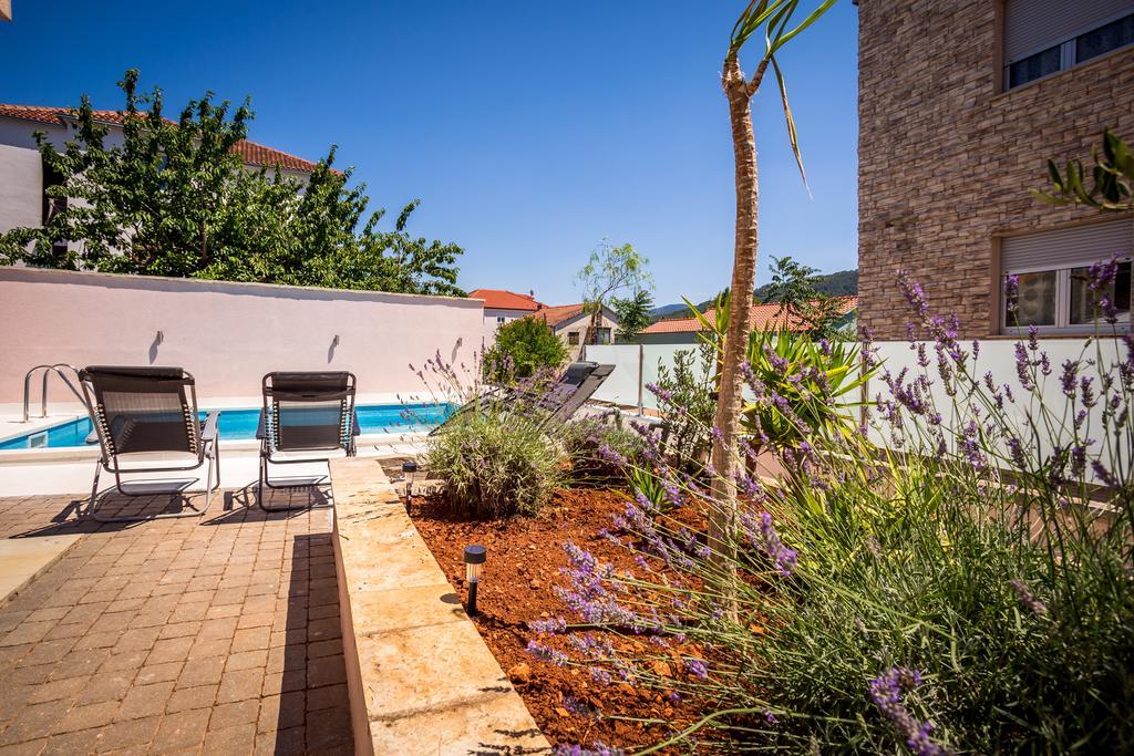Apartment Falcon Stari Grad  Phòng bức ảnh